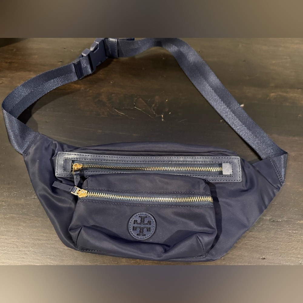 Navy Blue waist bag / fanny pack / sling bag Tory Burch new authentic belt bag